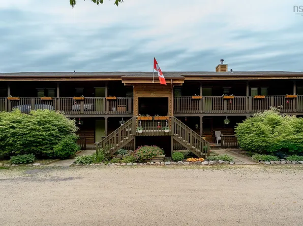 25 Ocean Marina Dr #203, Chester, NS B0J 1T0
