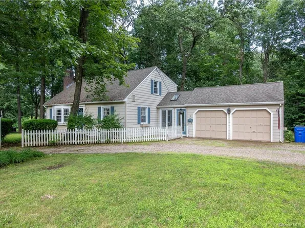 14 Carver Circle, Simsbury, CT 06070