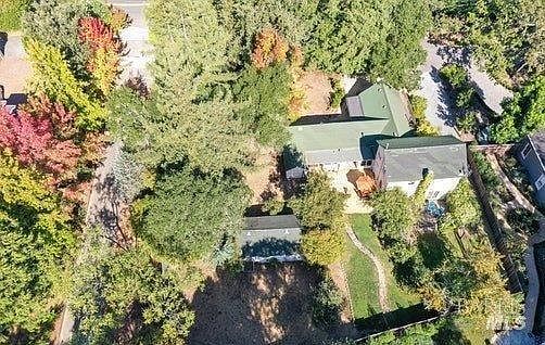 4th image of 9 Murray Lane