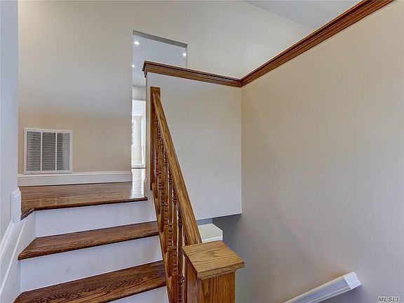 4th image of 73 Linda Ln