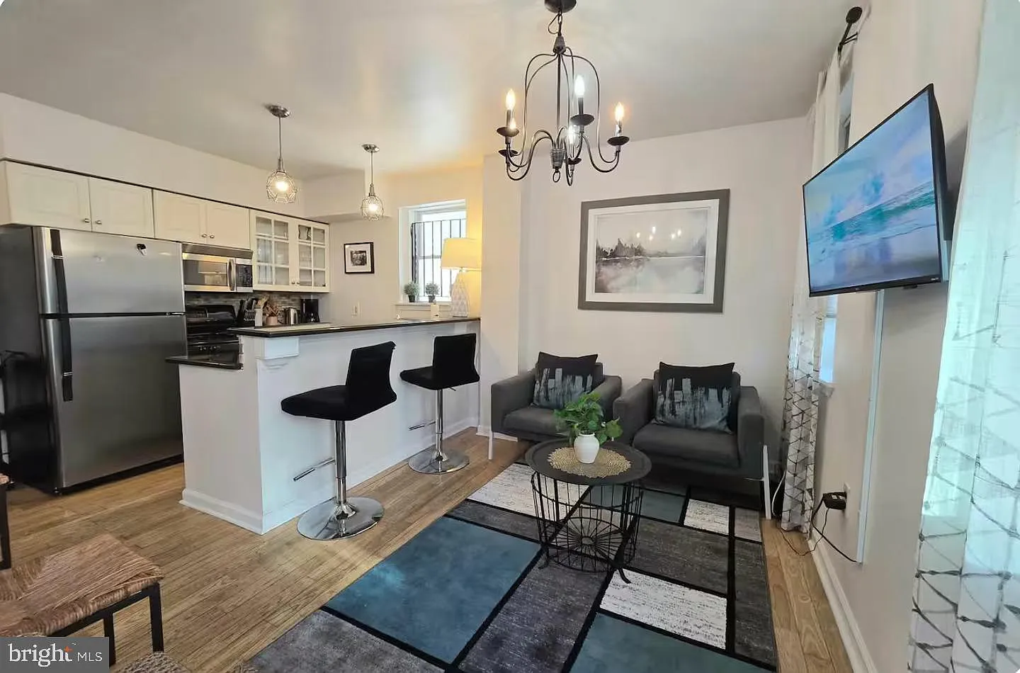 2 bed, 800 sqft, $1,975 — Photo 1