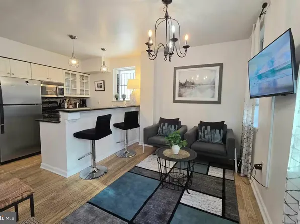 1802 Carpenter St, Philadelphia, PA 19146
