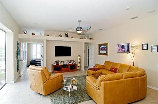 5th image of 3422 Leaf Lake Dr