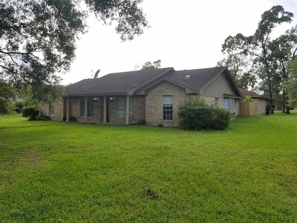 1st image of 402 Piney Point Dr