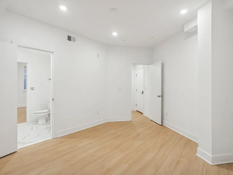 Nova Commons - 3952 Lancaster Avenue — Photo 17