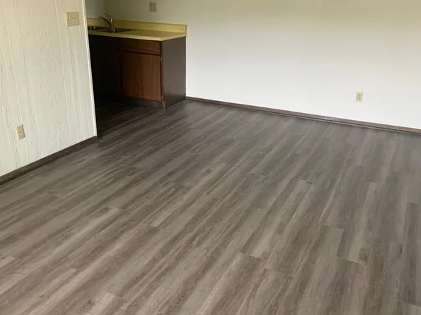 ds1710, 1710 La Crescent St APT 103, La Crosse, WI 54603