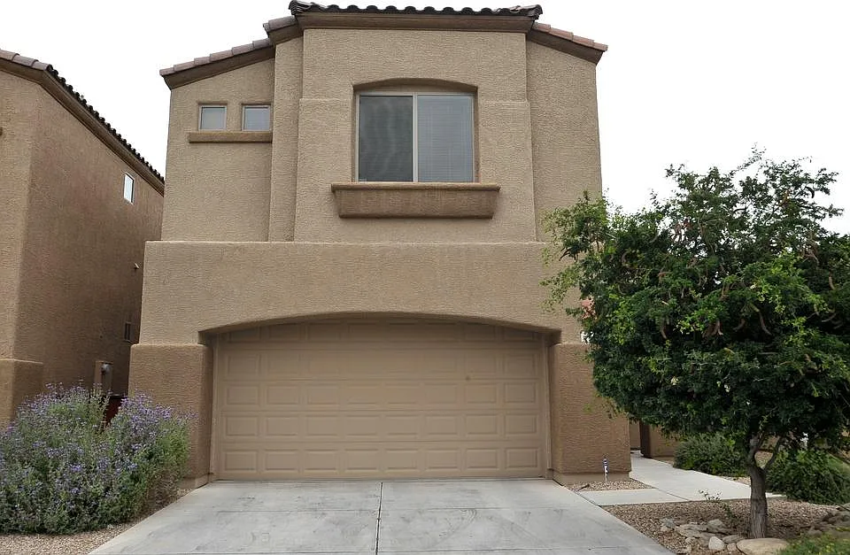 2224 W Floral Cliff Way