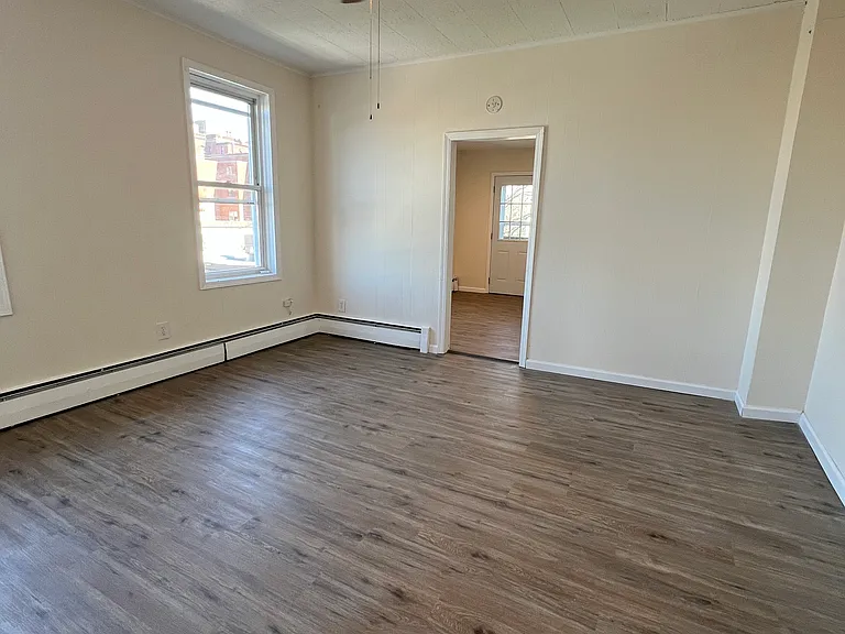 618 Broadway #4 — Photo 5