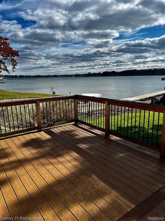 4997 Grand Ct photo 1