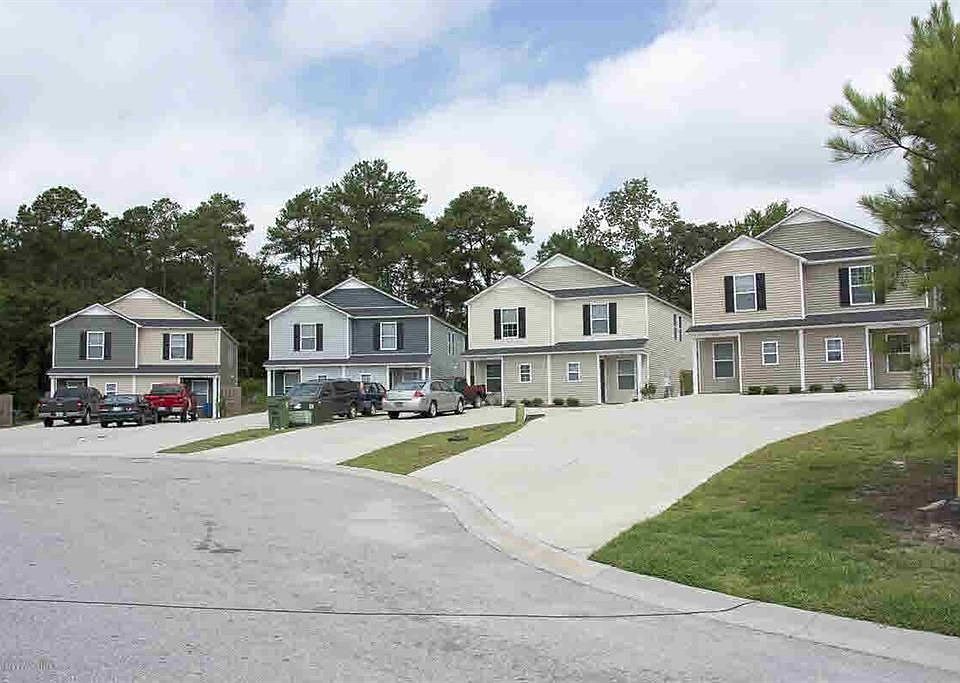 1st image of 118 Winterberry Ln