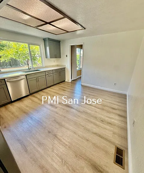 575 Kevenaire Dr - Kitchen 2_05162026