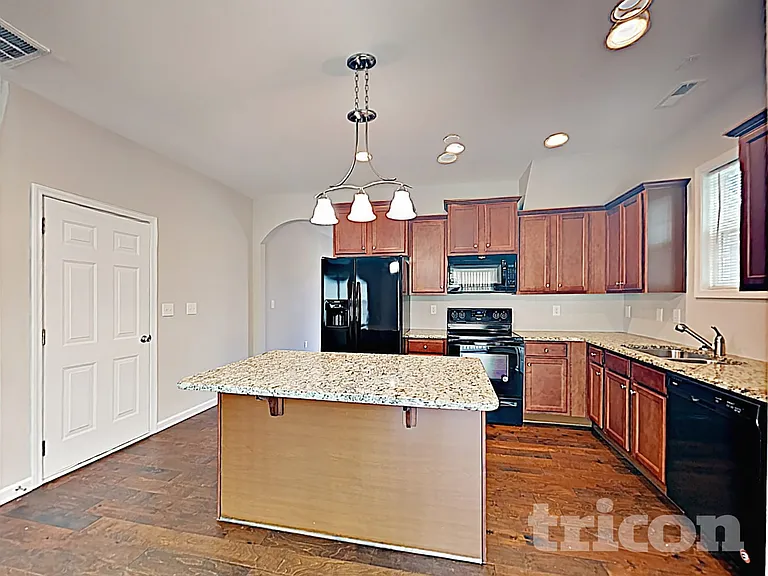 32 Balboa Pkwy — Photo 7