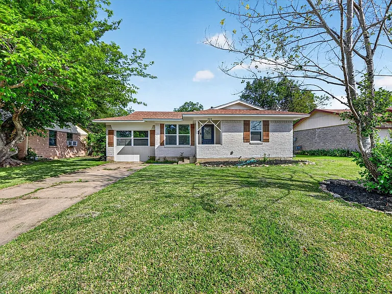 324 N Shore Pl — Photo 1