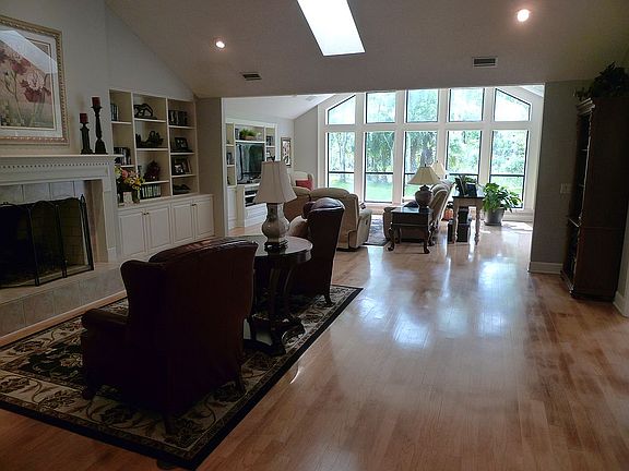 2nd image of 4534 Oak Bay Dr W