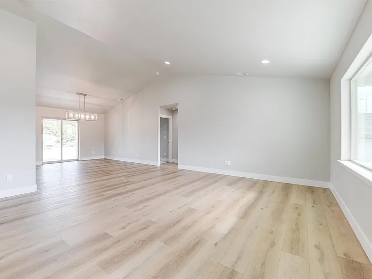 79 E 22nd Pl — Photo 8