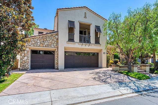 1st image of 8 Elliot Ln