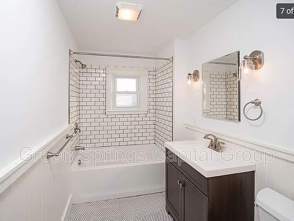 5th image of 130 Van Dam St APT 2