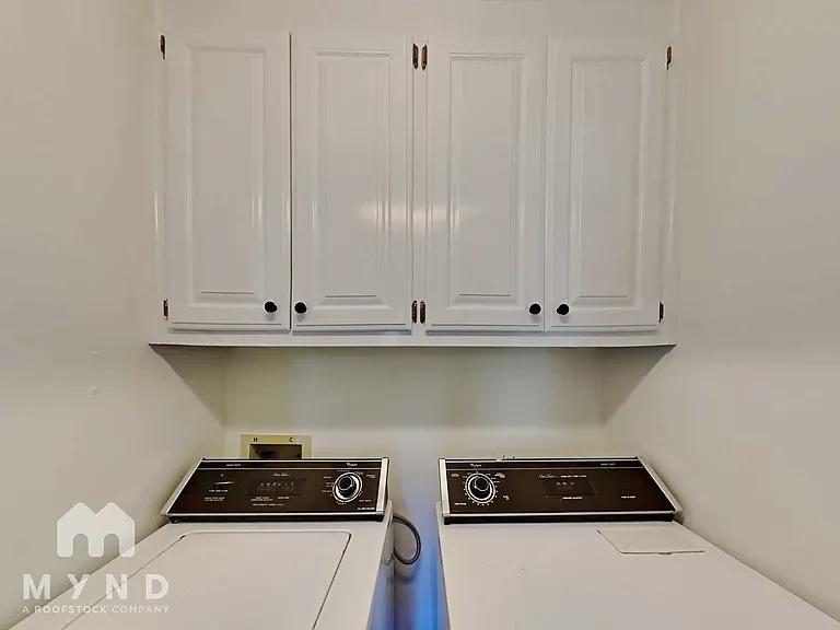 4601 Lake Village Dr — Photo 21