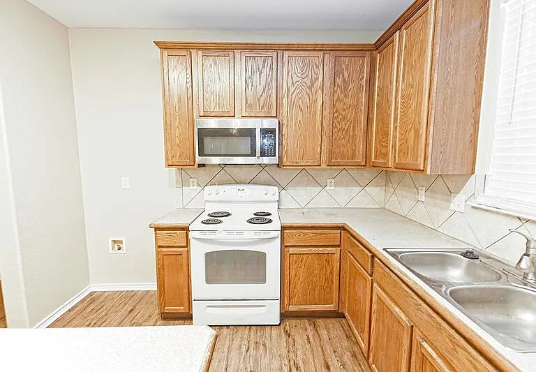 4009 Hidden Meadow Ct — Photo 11