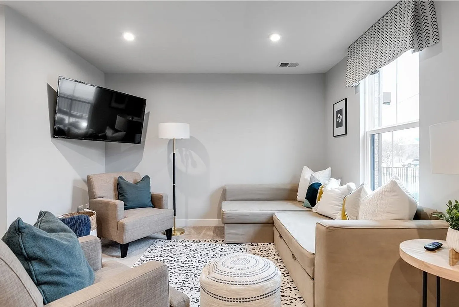 3 bed, 3.5 bath, 2136 sqft, $2,895 — Photo 4