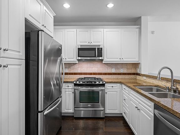 4th image of 2349 Jefferson St Unit 213