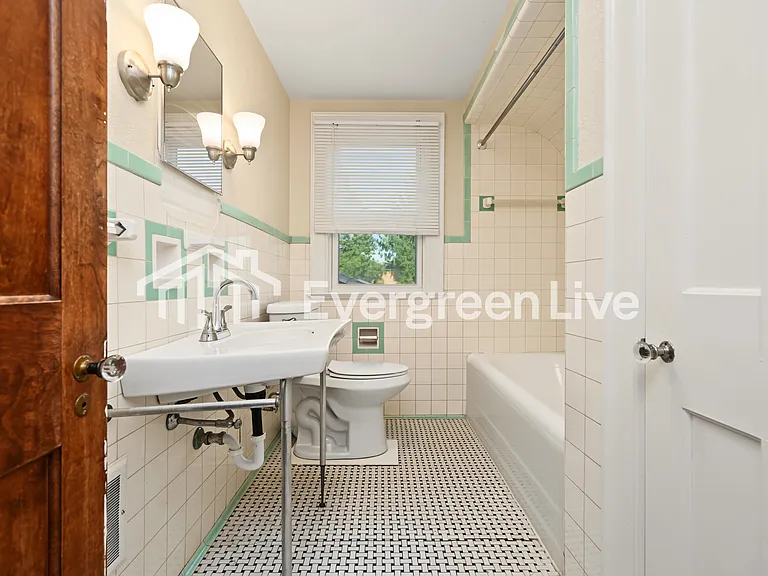 3050 Sheldon Ave — Photo 12