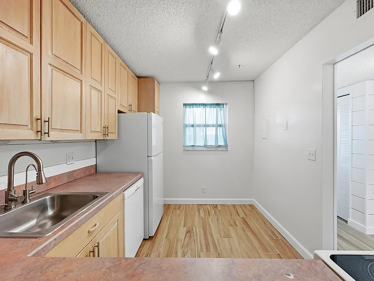 2805 Casita Way #112 — Photo 10
