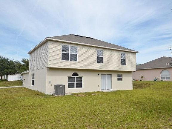 2nd image of 1018 Chateau Cir