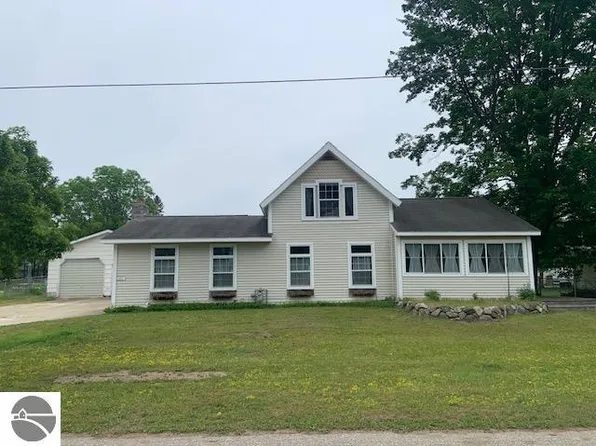 206 N Maple St, Bellaire, MI 49615