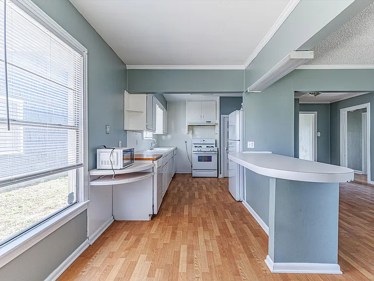 3017 Colonial Ave — Photo 4