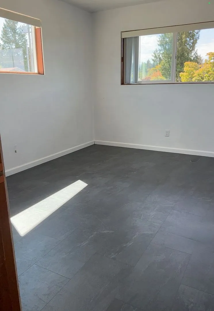236 E Lauridsen Blvd — Photo 2