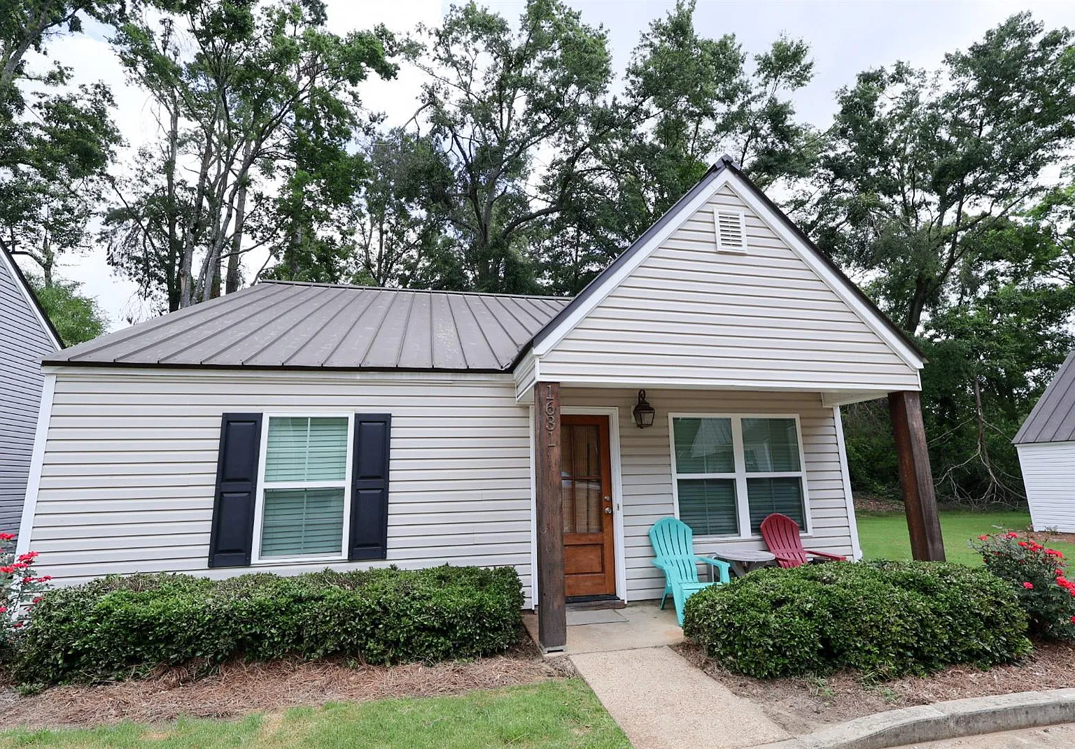 1631 Oxford Place — Photo 1