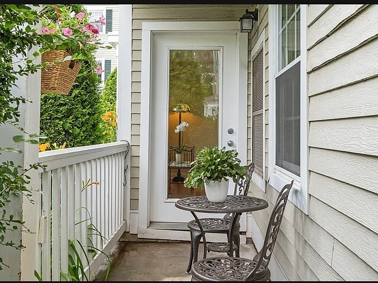 650 Brookside Dr #D — Photo 23