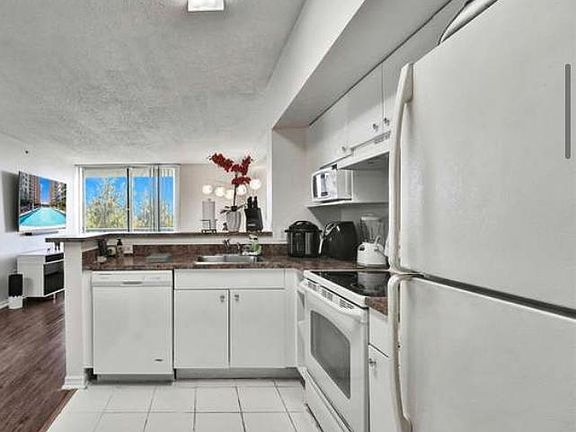 3rd image of 2020 NE 135th St APT 201