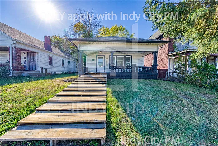 4 bed, 1.0 bath, 1174 sqft, $1,550 — Photo 1