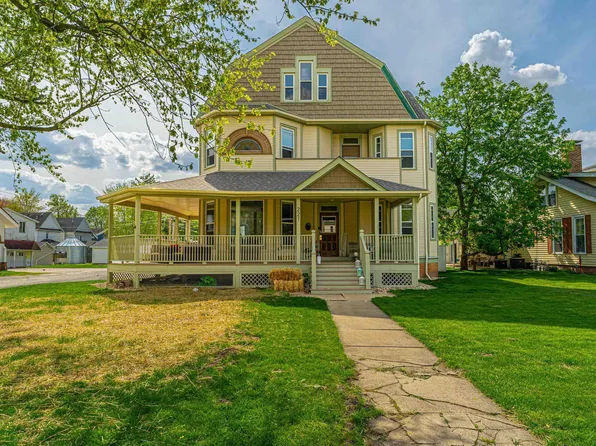 221 N Union St, Lincoln, IL 62656