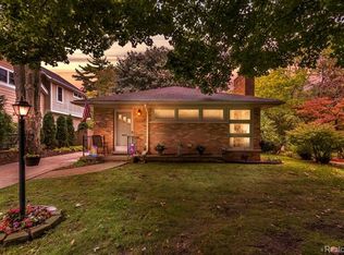 15975 Whitby St, Livonia, MI 48154