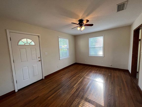 4th image of 5550 Royce Ave