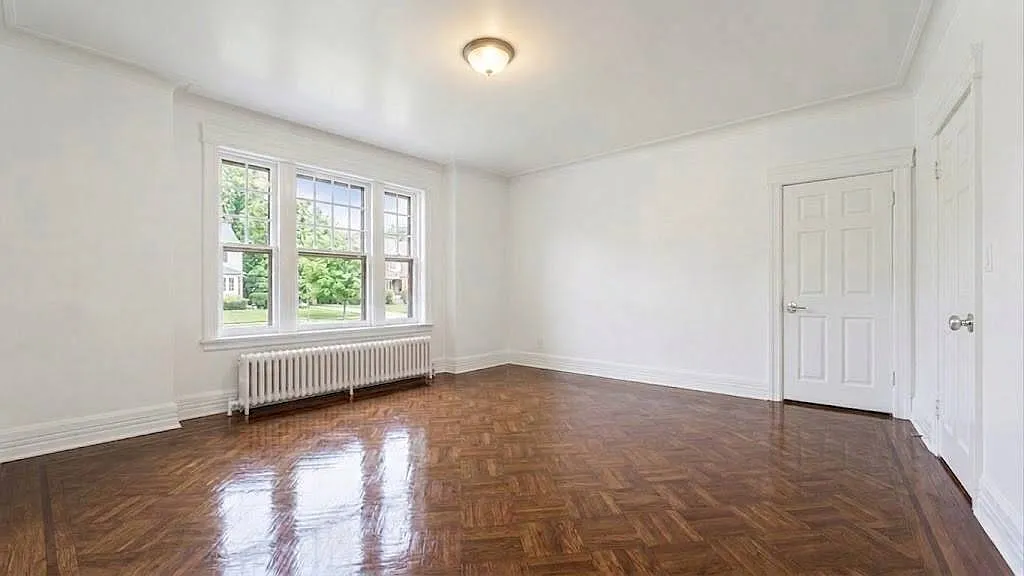 5 bed, 2.0 bath, $700 — Photo 1