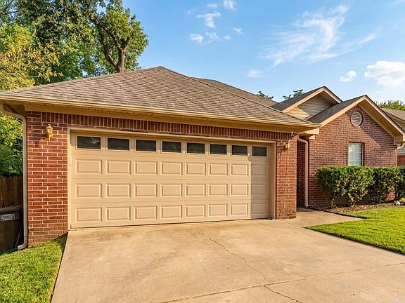 3rd image of 270 Pickwicket Dr