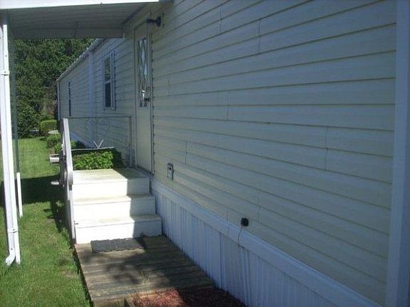 4th image of 2660 Stoneyridge Dr