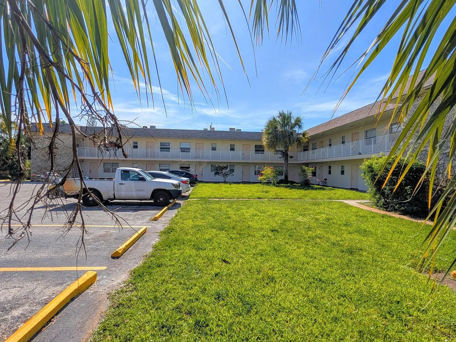 1 bed, 1.0 bath, 573 sqft, $1,515 — Photo 2