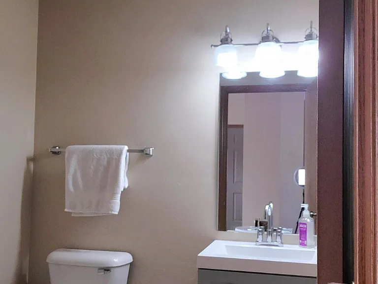 146 E River Dr — Photo 12
