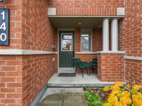140 Lerta Way, Ottawa, ON K4A 0W5