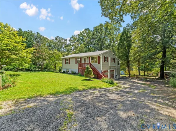 2135 Lakeview Dr, Powhatan, VA 23139