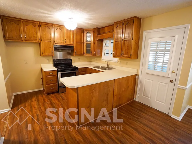 352 Jamestown Manor Dr — Photo 8
