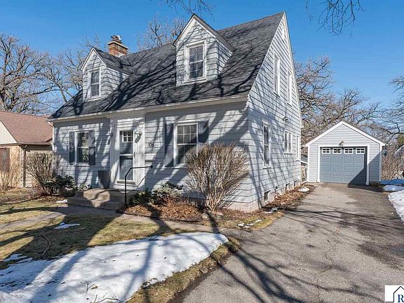 2nd image of 106 Blue Earth St