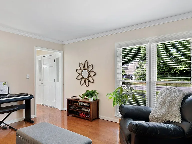 9802 Tamarisk Pkwy — Photo 5