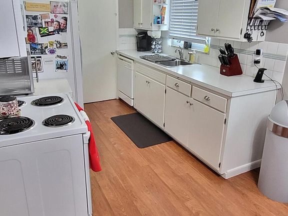 3rd image of 3664 Sherbrooke Rd