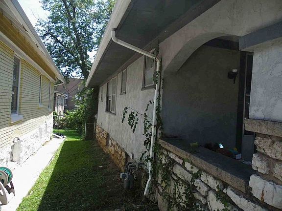 4th image of 107 Chelsea Ave